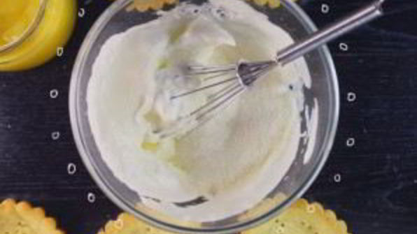 лимонная тарталетка с меренгой