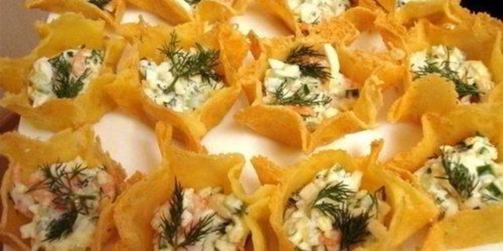 Рецепт сырных тарталеток с креветками и огурцом