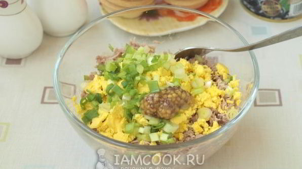 тарталетки с консервированным тунцом