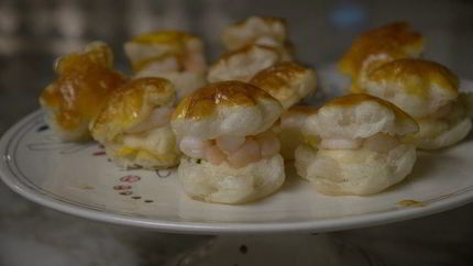 Тарталетки с креветками и соусом бешамель
