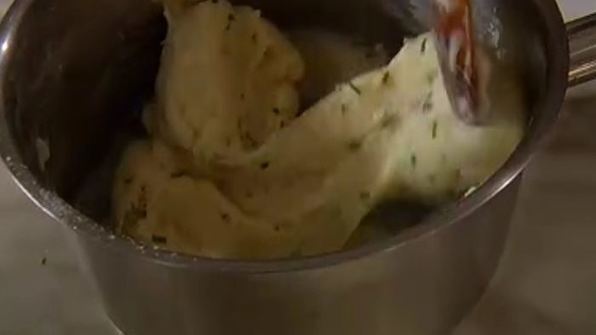 тарталетки с креветками и соусом бешамель