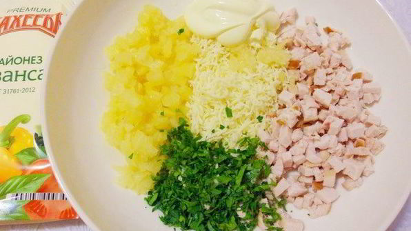 тарталетки с курицей и ананасом