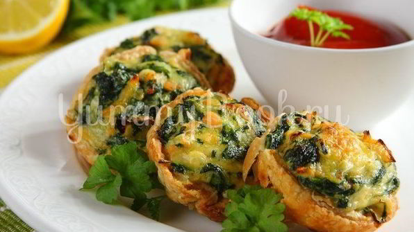 тарталетки с лососем и шпинатом