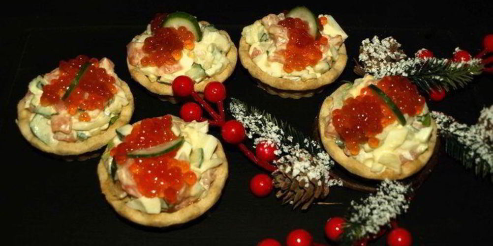 Рецепт тарталеток с салатом из слабосоленой форели и красной икрой