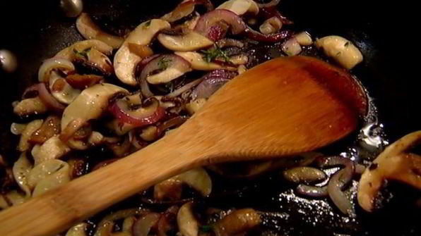 тарталетки с шампиньонами, спаржей и сладким перцем