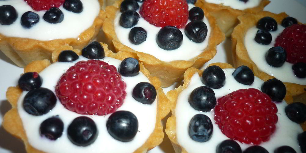 Рецепт тарталеток с творожным кремом и ягодами