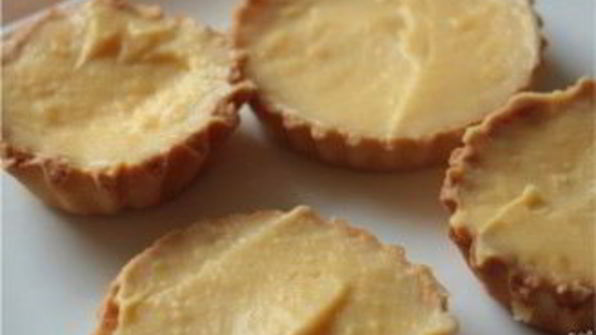 тарталетки с заварным кремом и ягодами