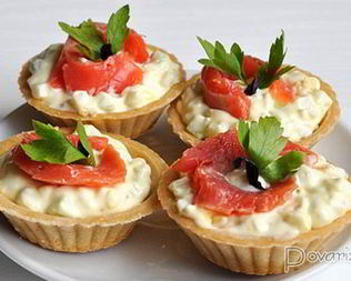 Закуска с красной рыбой в тарталетках