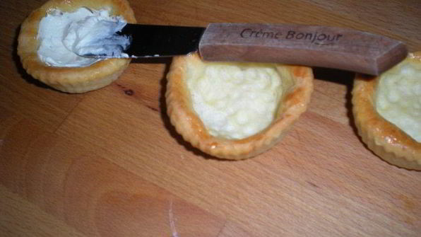 закусочные тарталетки с рыбой и авокадо