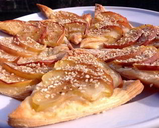 Французский хрустящий тарт с яблоками и корицей