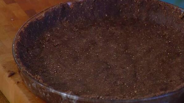 медовый тарт с ежевикой и миндалем