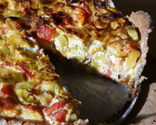 Тарт из порея и овечьего сыра