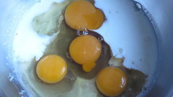 тарт с грушами, изюмом и миндальными лепестками