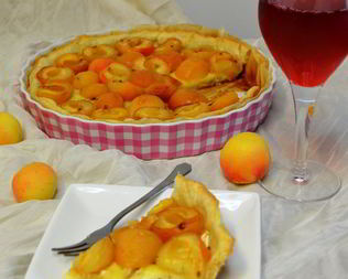 Тарт с камамбером и абрикосами