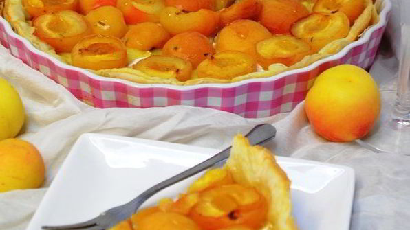 тарт с камамбером и абрикосами