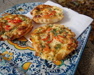 Тарты с раковыми шейками и зеленью