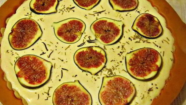 закусочный тарт с сыром джюгас и инжиром