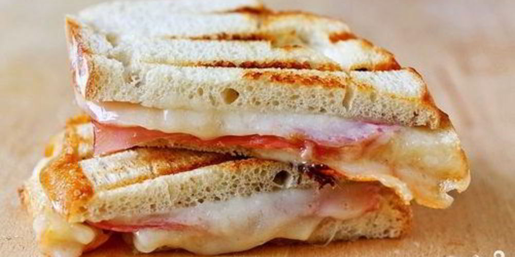 Рецепт тостов с ветчиного и сырома