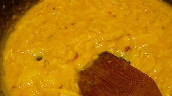 яичница-болтунья с копченой форелью