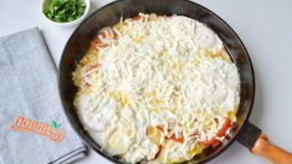 яичница с помидорами и базиликом