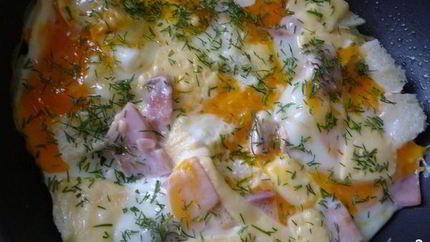 Яичница с ветчиной и сыром