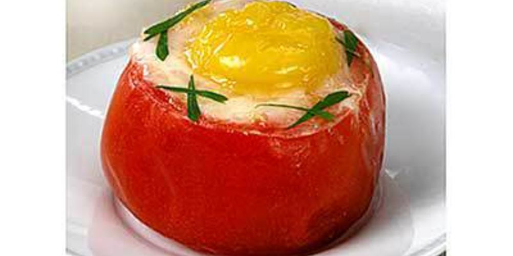 Рецепт яичницы в помидорах