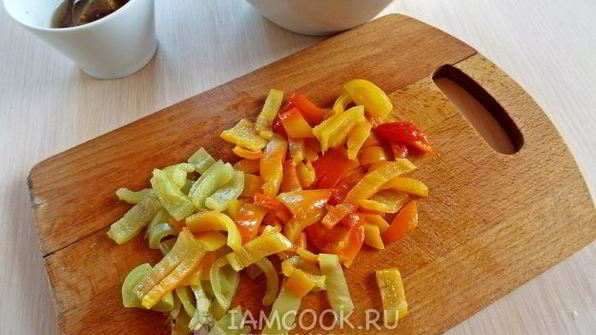 закуска из запеченного перца с куриными сердечками