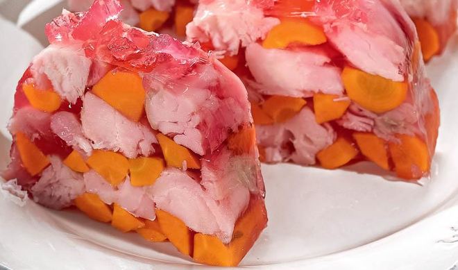 Заливное из белой рыбы в свекольном желе