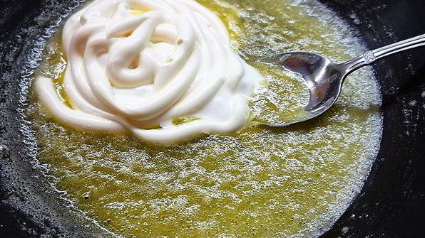 куриный жюльен с грибами и специями