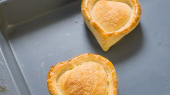 слоеные сердечки с жюльеном из креветок