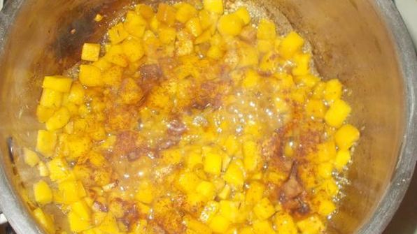 жульен из языка на манговом чатни