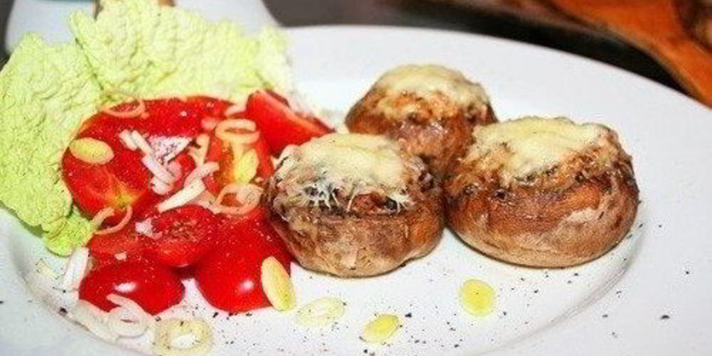 Рецепт жульена, запеченного в шляпках шампиньонов