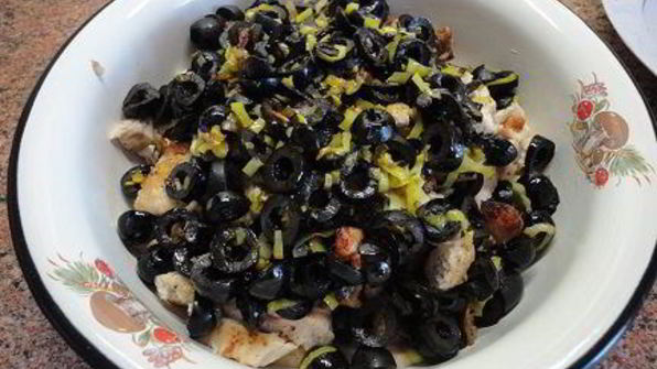 жюльен из курицы с маслинами