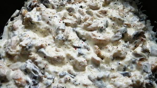 жюльен с курицей и грибами в булочках